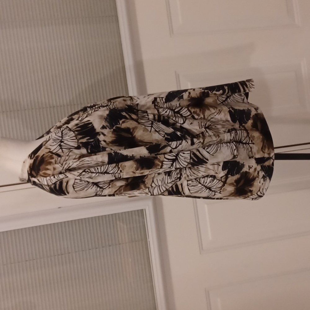 $4 Add-on Leafy Half-Sleeve Blouse - Size XL - Picture 3 of 5